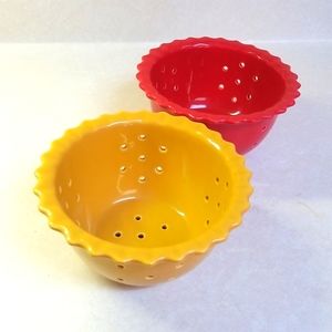 Chantal ceramic colanders